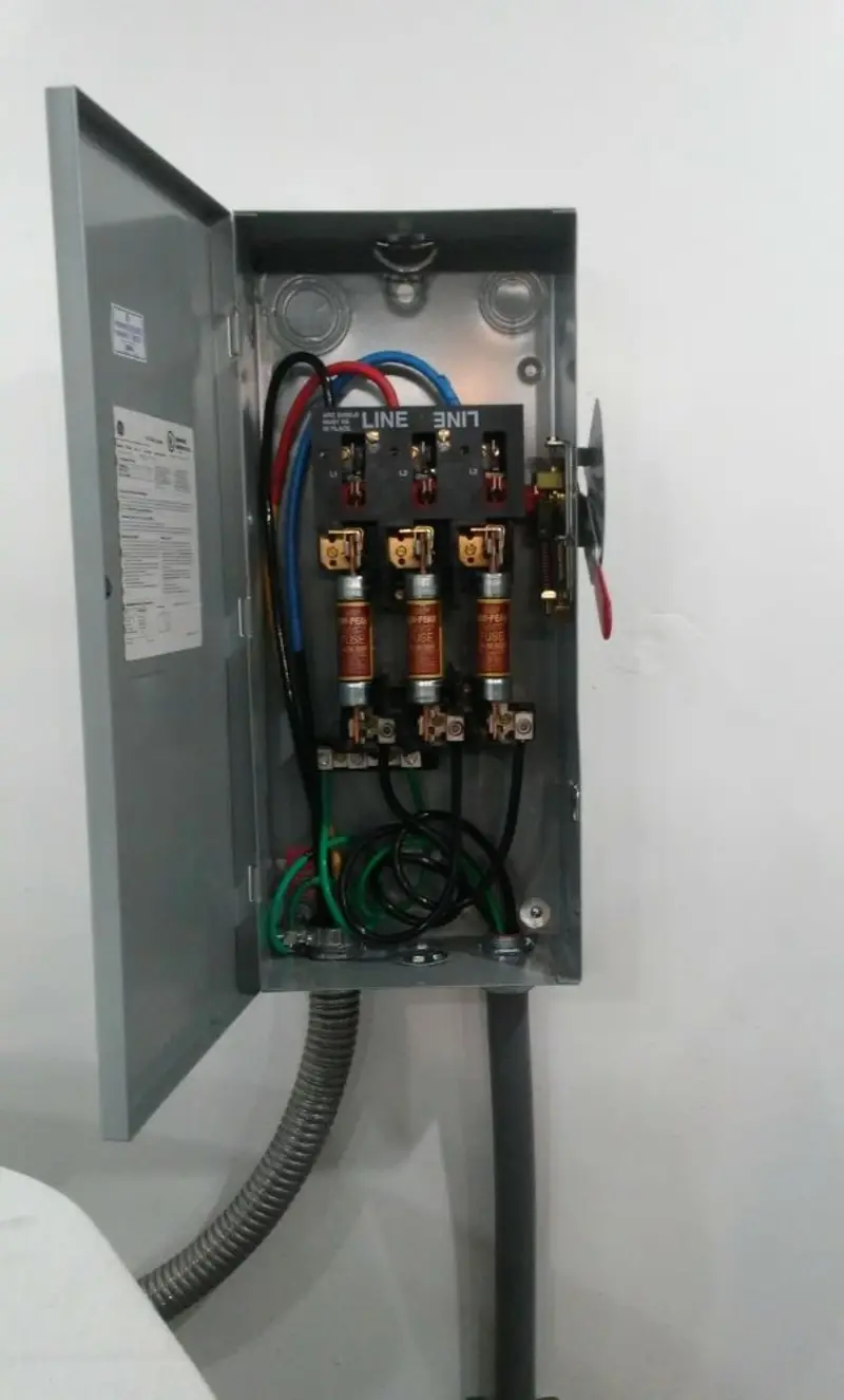 Three-phase disconnect switch installed for Smoke Detector Installation in Brutus